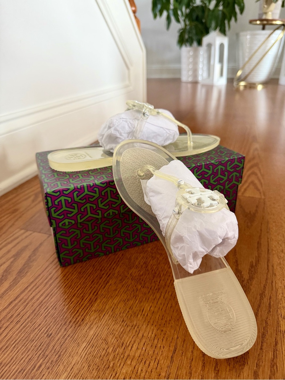 Tory Burch Transparent Jelly Sandals with Gold-Tone Logo - Picture 4 of 5